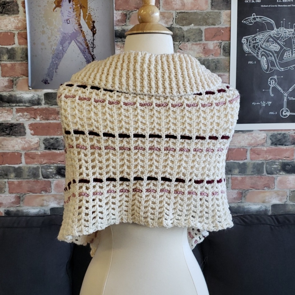 Lady's poncho - Picture 2 of 2